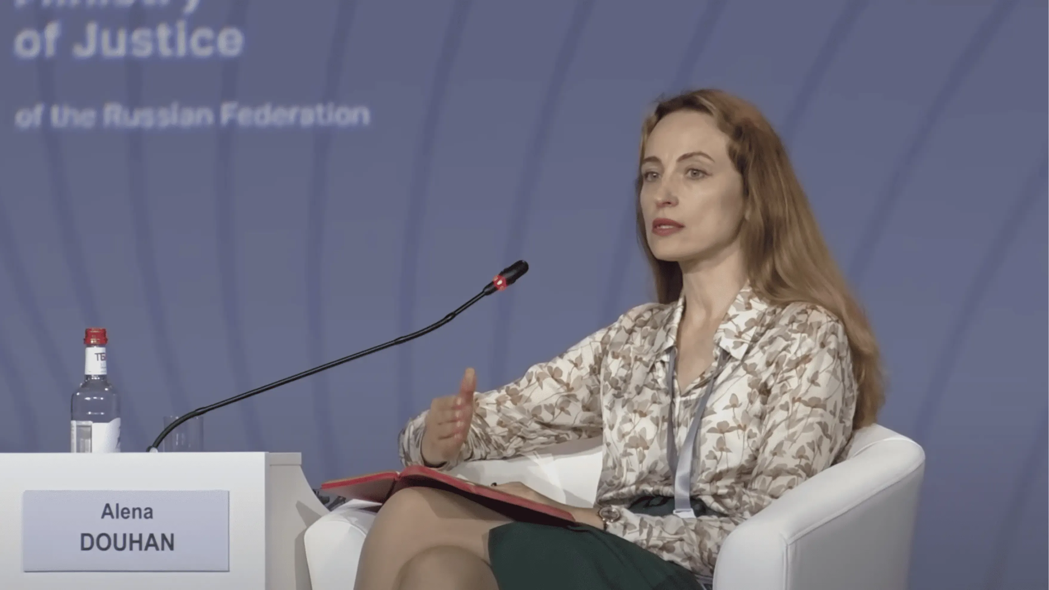 Елена Довгань на международном юридическом форуме в Петербурге в 2024 году